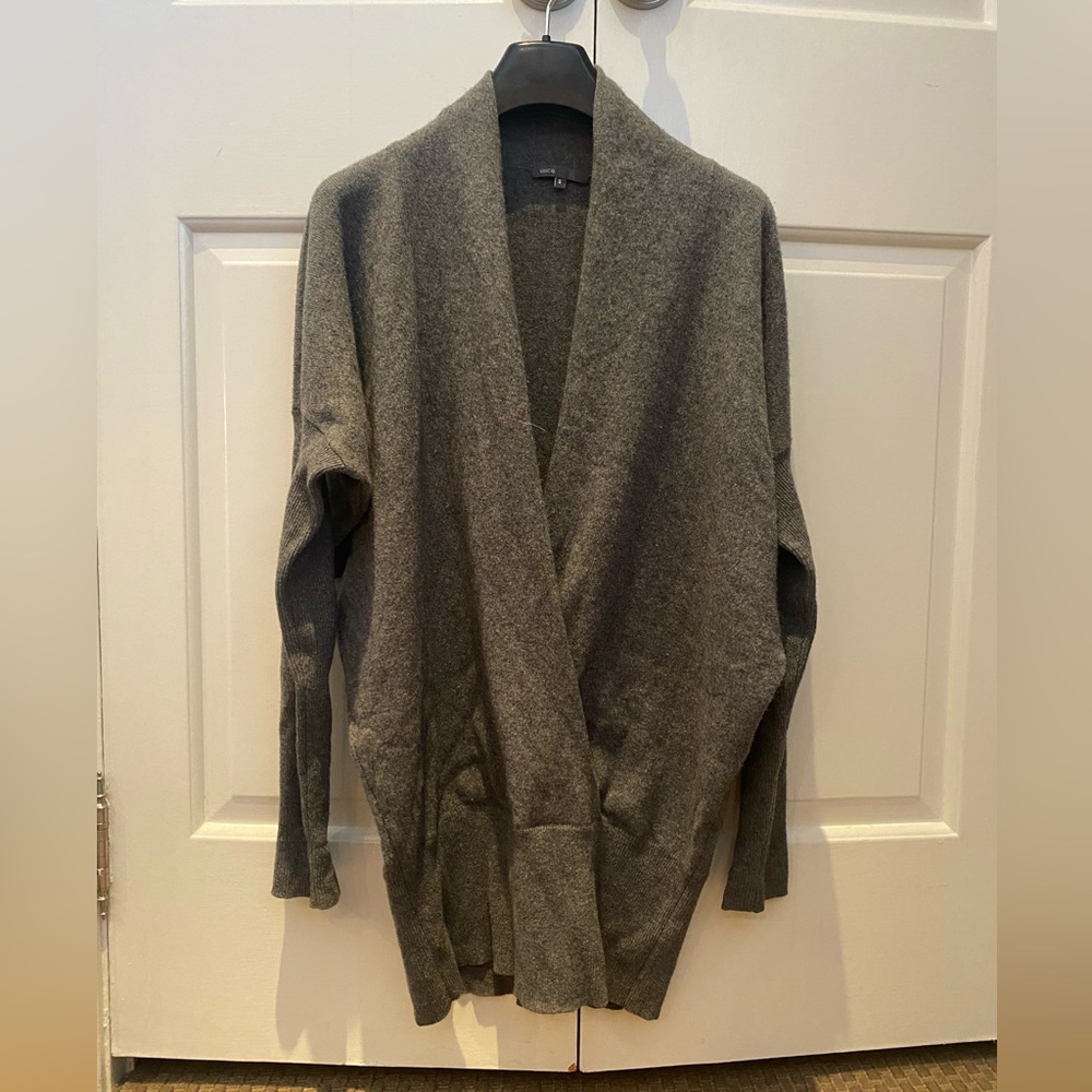 Vince 100% cashmere sweater